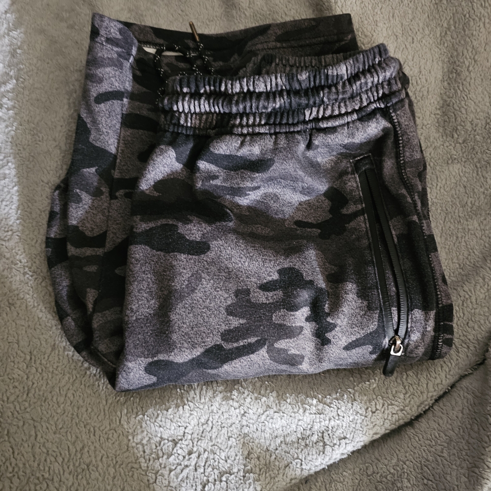 Burnside camo shorts